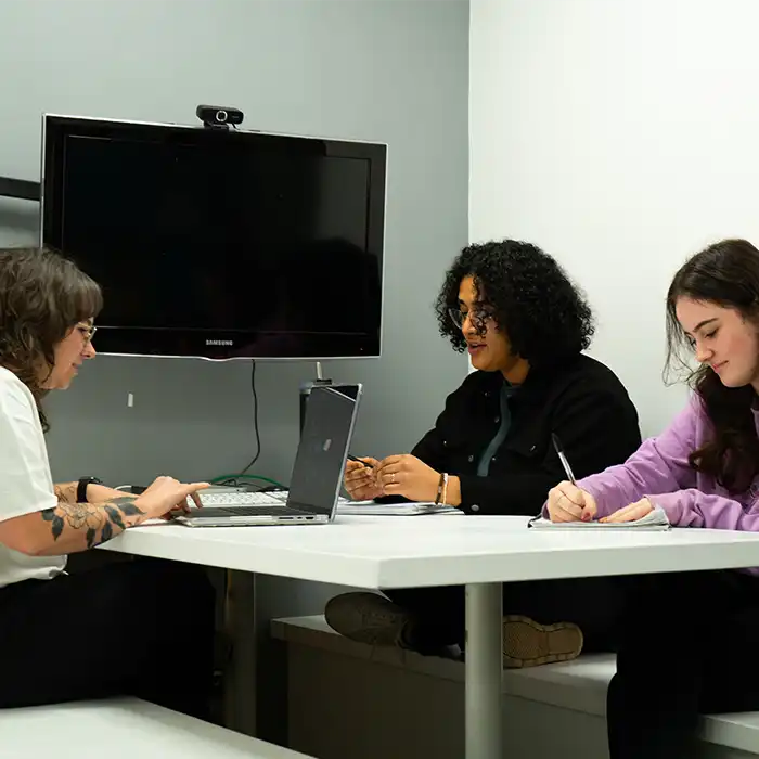 Working closely with your team Working closely with *your team*